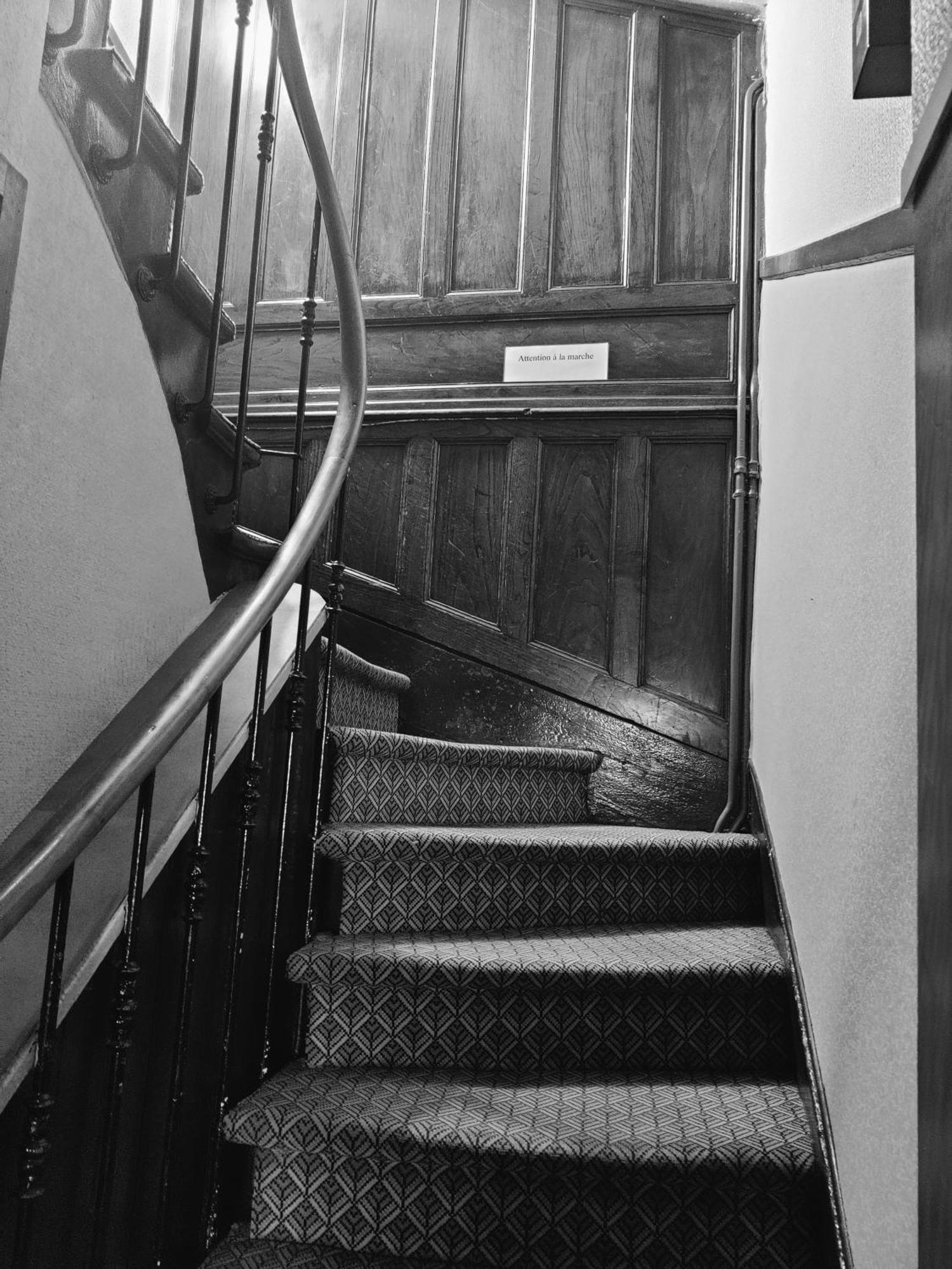 Hotel Saint - Pierre Villedieu-les-Poëles Buitenkant foto