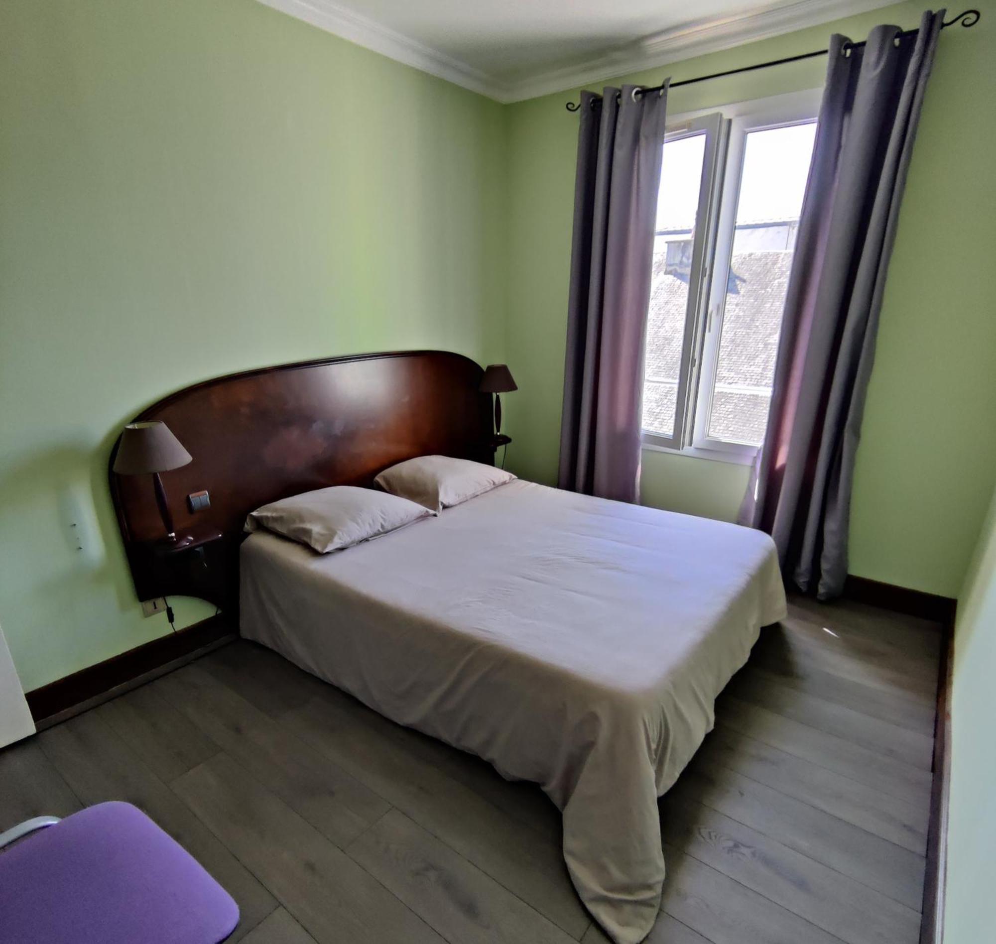 Hotel Saint - Pierre Villedieu-les-Poëles Buitenkant foto