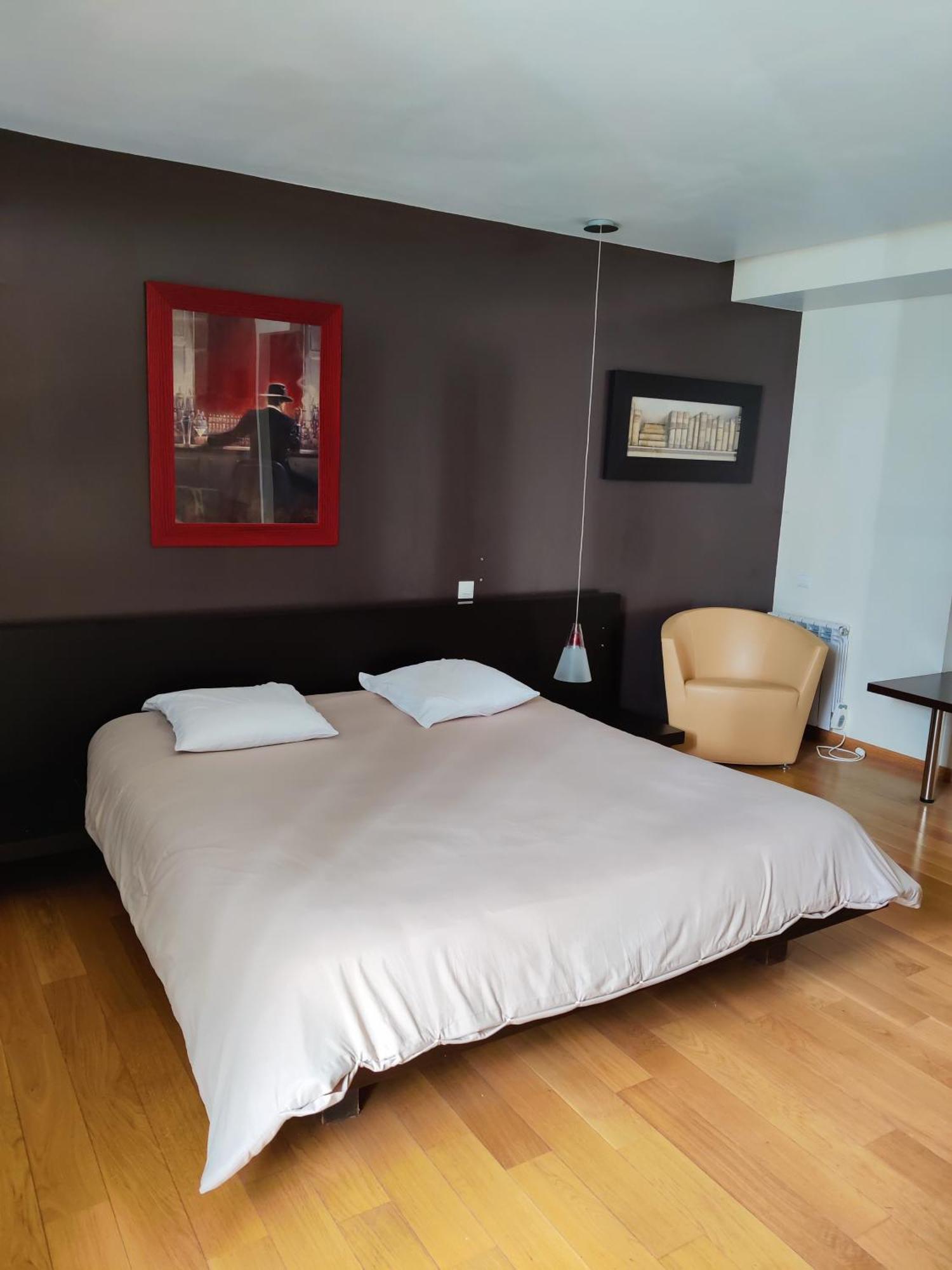 Hotel Saint - Pierre Villedieu-les-Poëles Buitenkant foto