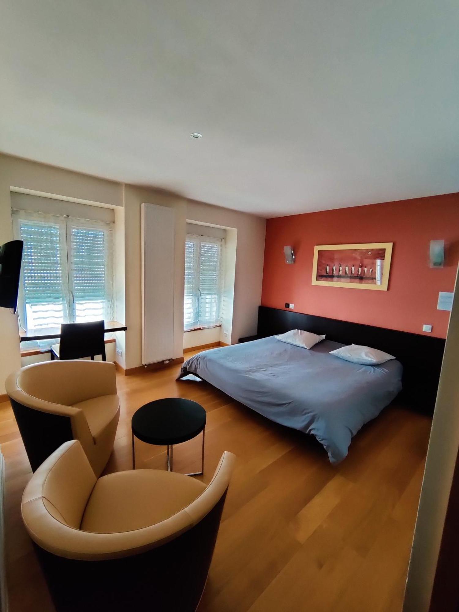 Hotel Saint - Pierre Villedieu-les-Poëles Buitenkant foto