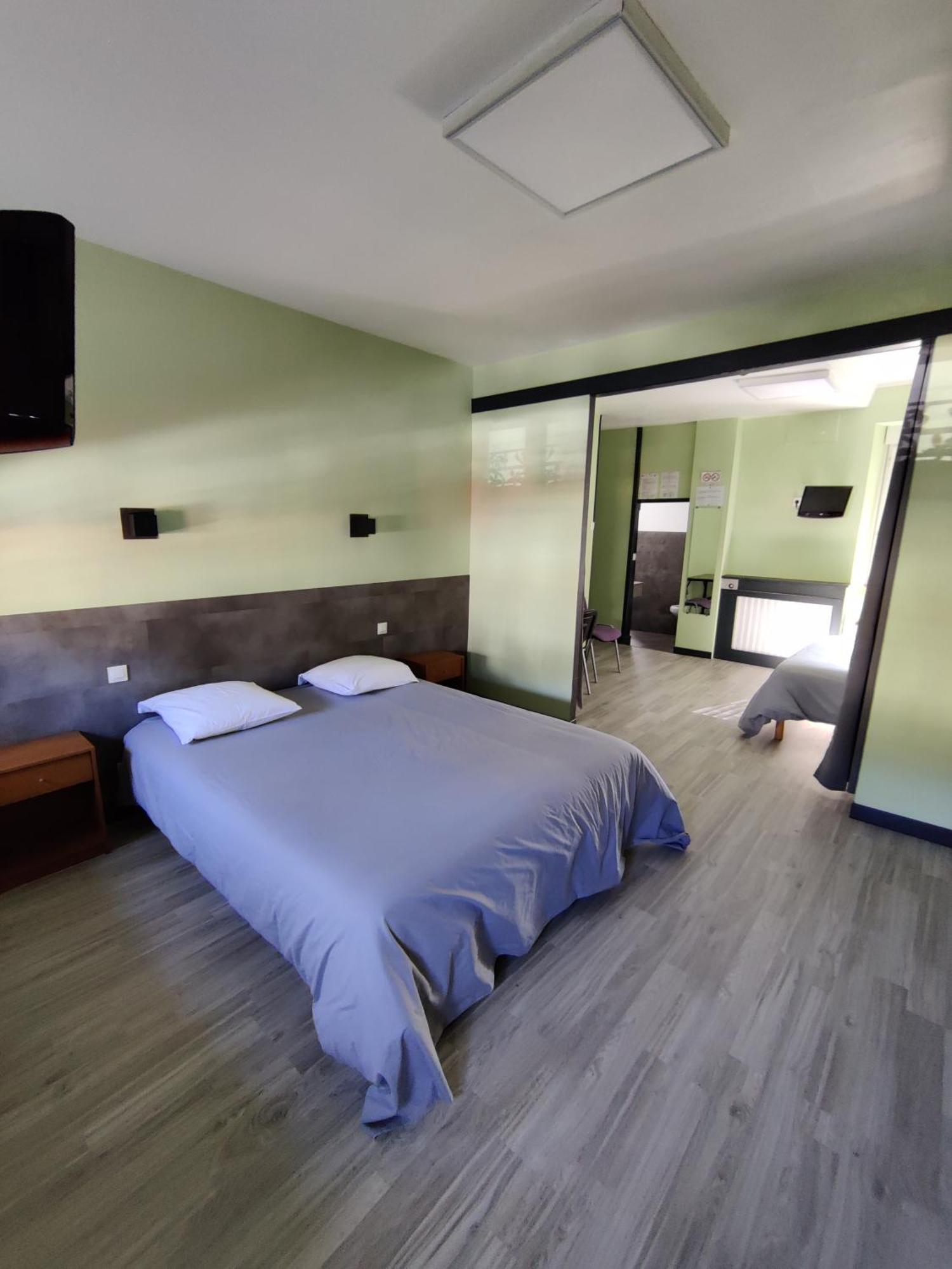 Hotel Saint - Pierre Villedieu-les-Poëles Buitenkant foto